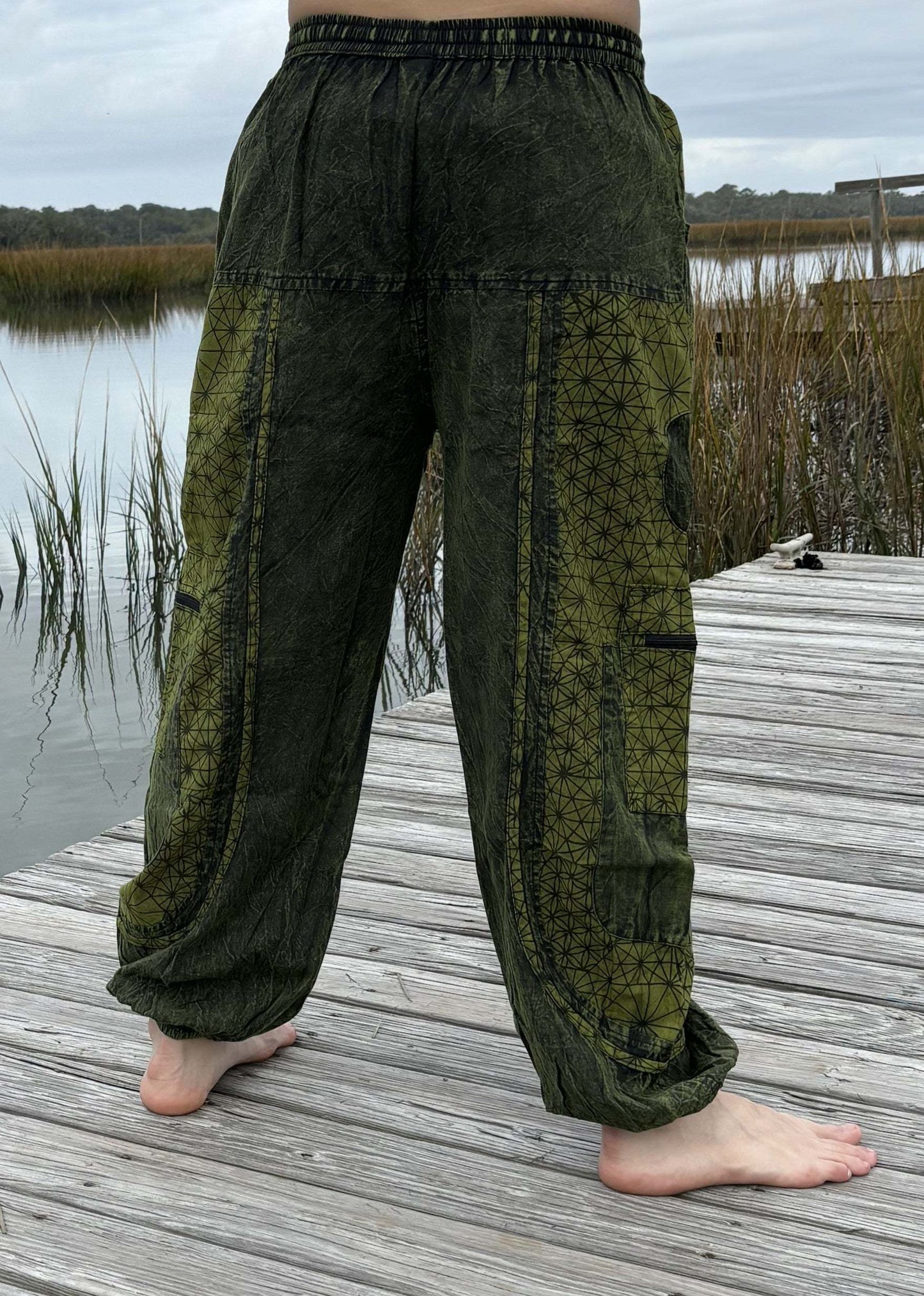 Stone washed pants with six pockets and elastic cuffs, shown outdoors.