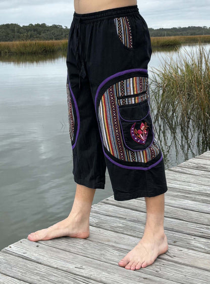 3/4 IKAT mushroom shorts, 100% cotton, Fairtrade, American design, worn outdoors.