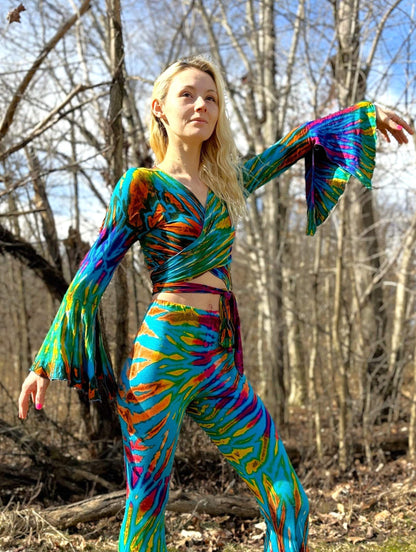 Versatile Silvie hybrid top with witchy sleeves and vibrant hand-dyed pattern.